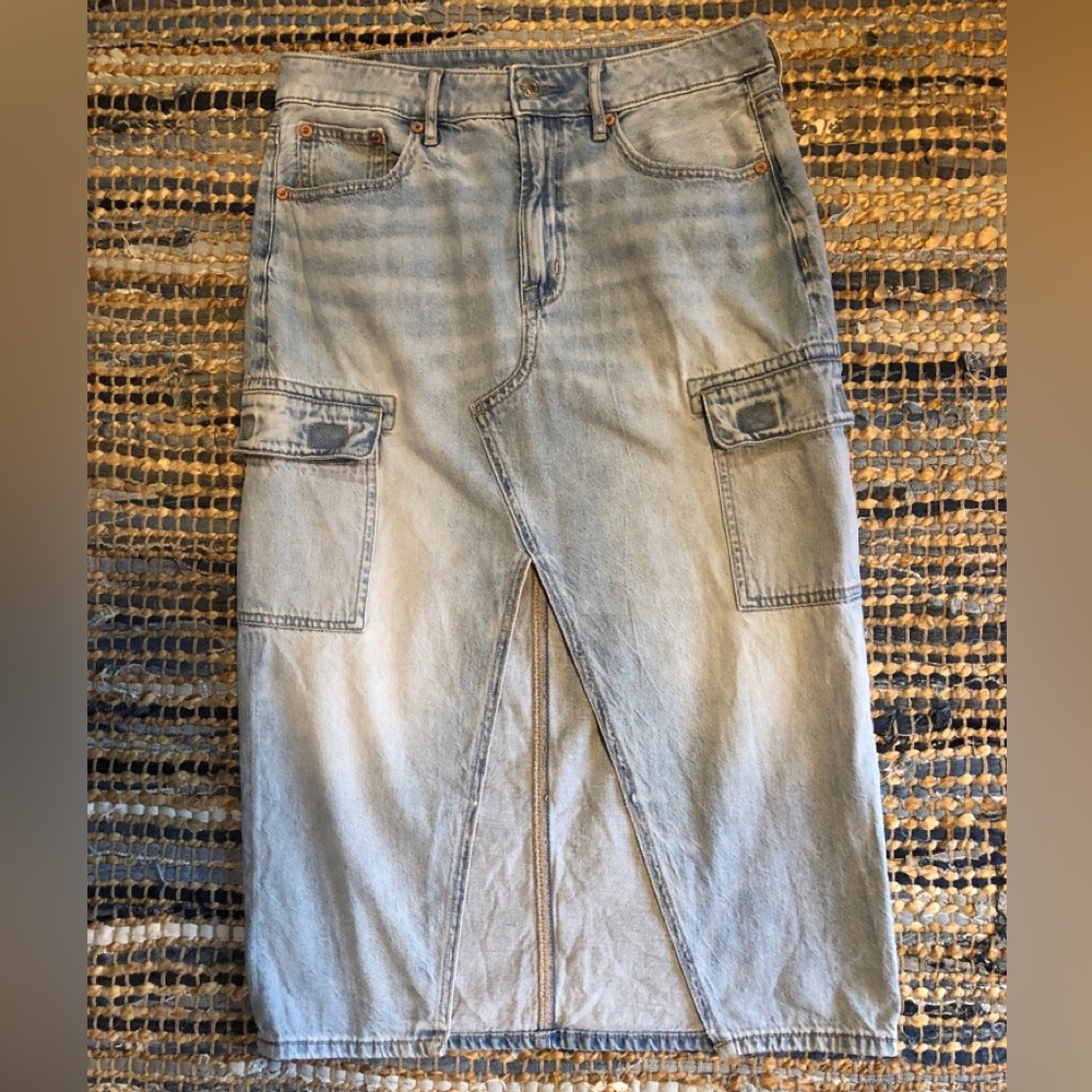 Light Blue Denim Cargo Skirt
Brand: American Eagle